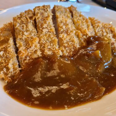 本日のシンプルランチ「カツカレー」
